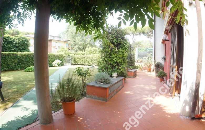 Villa bi-trifamiliare in vendita a Ronchi (Massa) - Foto 6