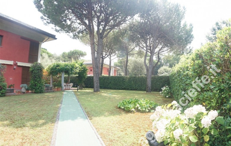 Villa bi-trifamiliare in vendita a Ronchi (Massa) - Foto 4