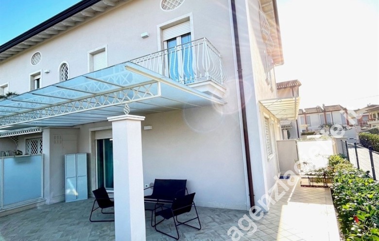Villetta a schiera in vendita a Marina Di Massa (Massa) - Foto 1