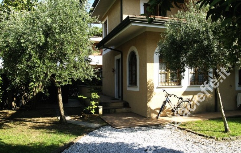 Villa - villetta in vendita a Marina Di Massa (Massa) - Foto 1