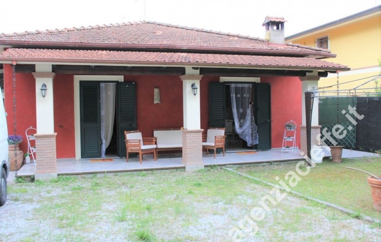 Villa bi-trifamiliare in vendita a Ronchi (Massa) - Foto 11