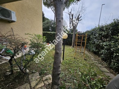 Marina di Massa, centrale ed a...