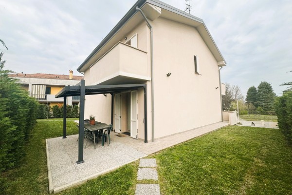 Villa In Vendita A Traversetol