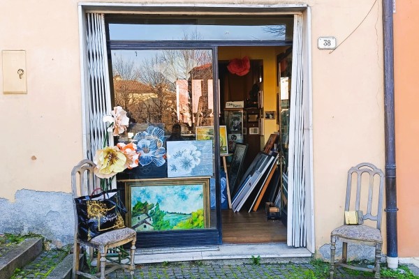 Negozio In Vendita A Canossa