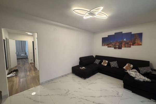 Appartamento In Vendita A Sala