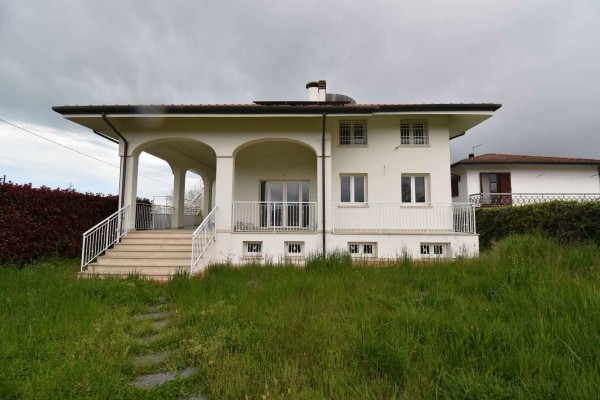 Villa Bifamiliare In Vendita A