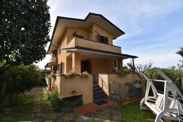 Villa Quadrifamiliare In Vendi