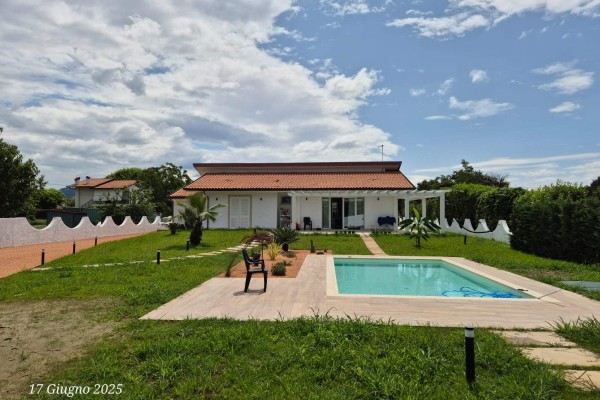 Villa In Vendita A Pietrasanta