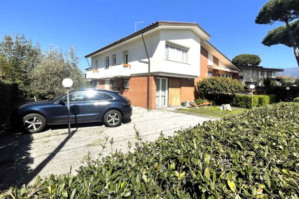 Villa In Vendita A Pietrasanta