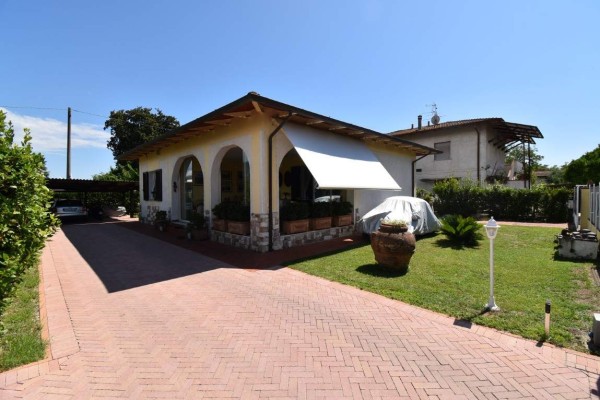 Villetta In Vendita A Massa