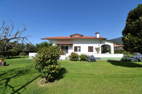 Villa In Vendita A Seravezza