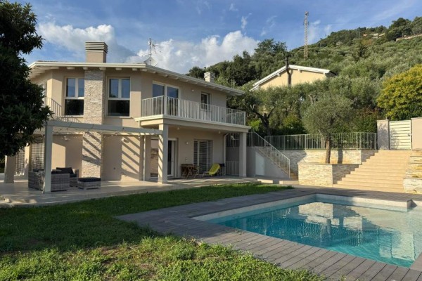 Villa Di Pregio In Vendita A S