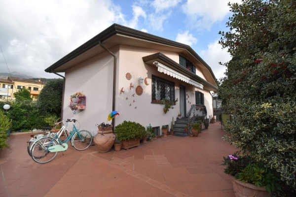 Villetta In Vendita A Montigno