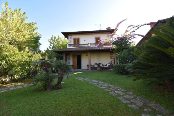 Villa In Vendita A Forte Dei M