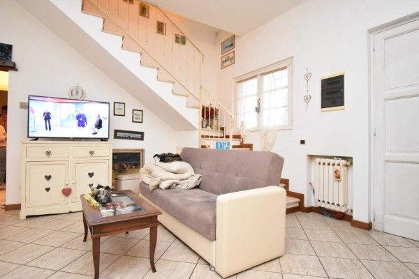 Villa Bifamiliare In Vendita A