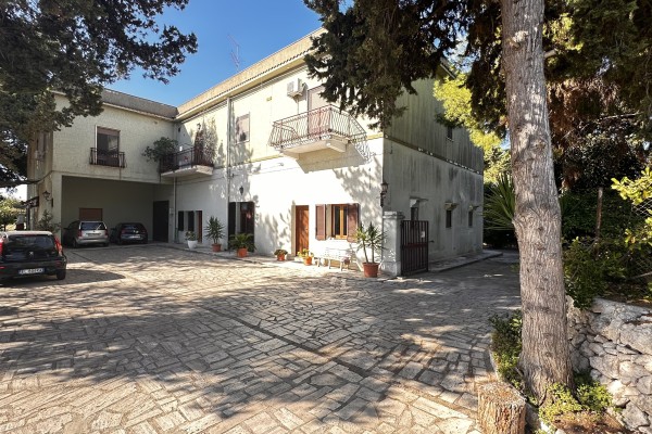 Villa Trifamiliare
