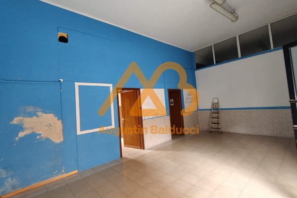 Locale Commerciale In Affitto 
