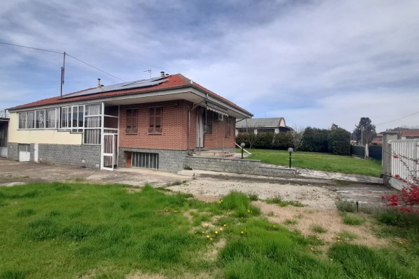 Villa In Vendita A Isola D'ast