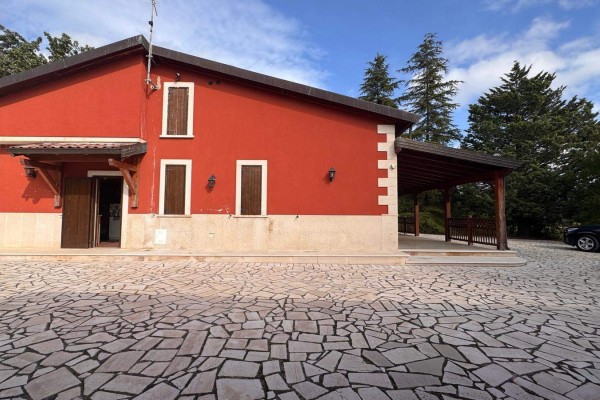 Villa In Vendita A Corato