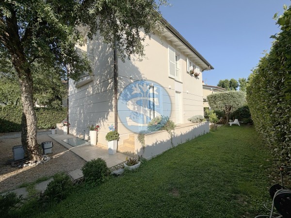 Villa in Sale a Pietrasanta