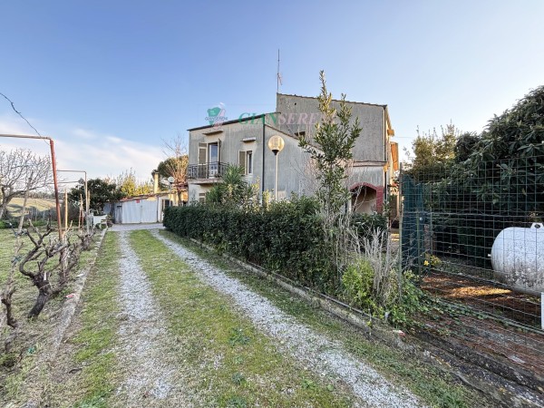 Porzione di Casolare libero su...