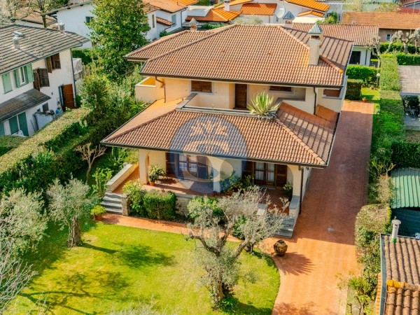 Villa in Affitto a Centro Stor