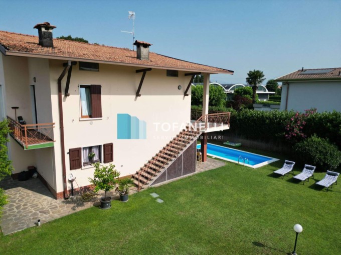 Villa singola con piscina, ide