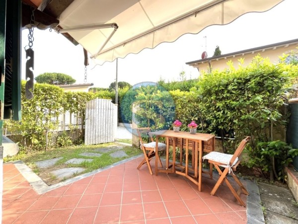 Villa bifamiliare in Vendita a