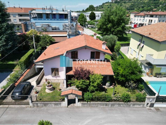 Villa singola anni 2000: priva