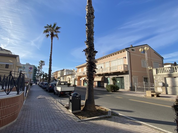 Fondo commerciale di 50 mq in ...