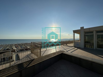 Lido di Camaiore: attico fr...