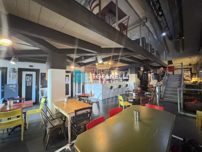 Locale commerciale con attivit