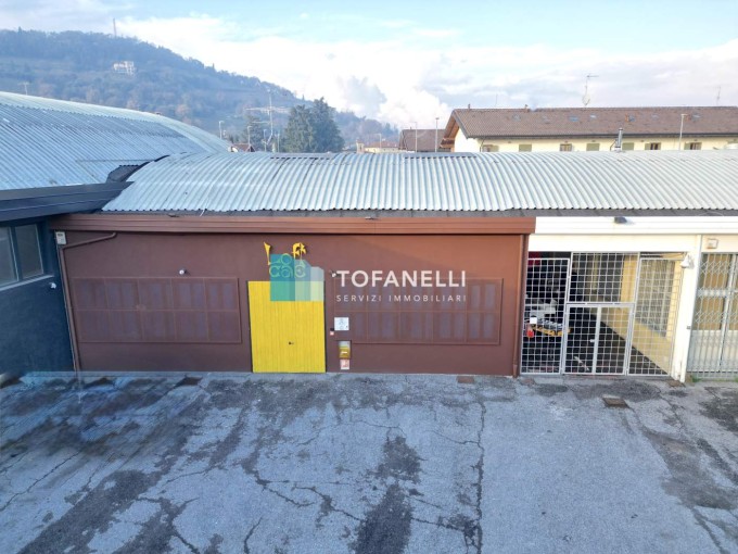 Locale commerciale con attivit