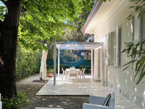 Villa in Vendita a Marina Di P