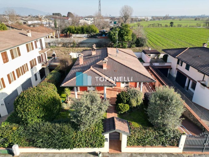 Elegante villa singola indipen