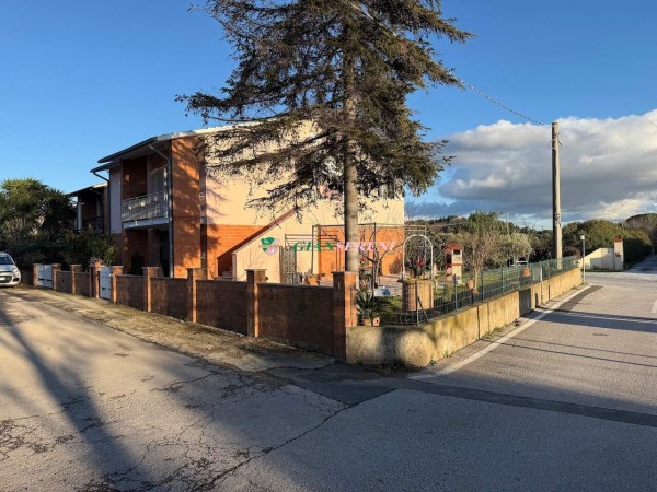 Villa singola con giardino in ...