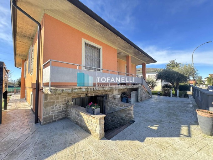 Villa indipendente con taverna