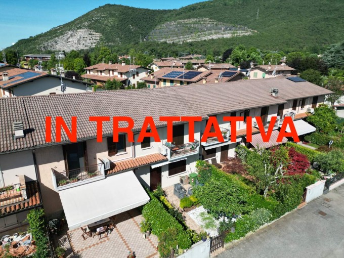Villetta a schiera centrale in