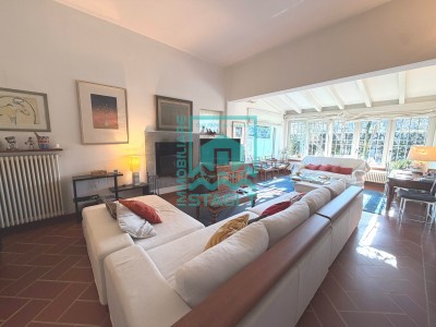 Villa Bifamiliare in Vendita a Camaiore 0 