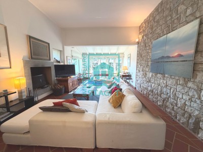 Lido di Camaiore: bifamilia...