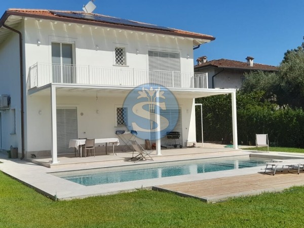 Villa in Vendita a Pietrasanta