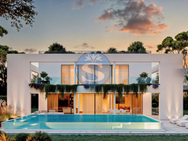 Villa in Vendita a Forte Dei M