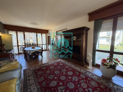 Villa Bifamiliare in Vendita a Camaiore 1 