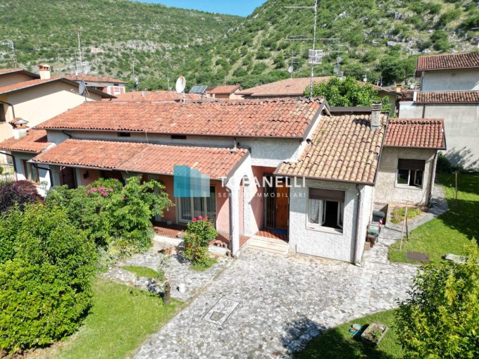 Villa bifamiliare su piano uni