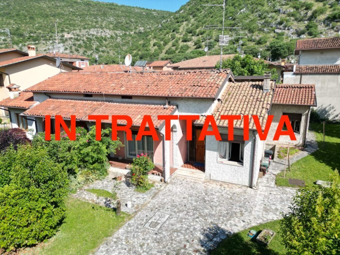 Villa bifamiliare su piano uni