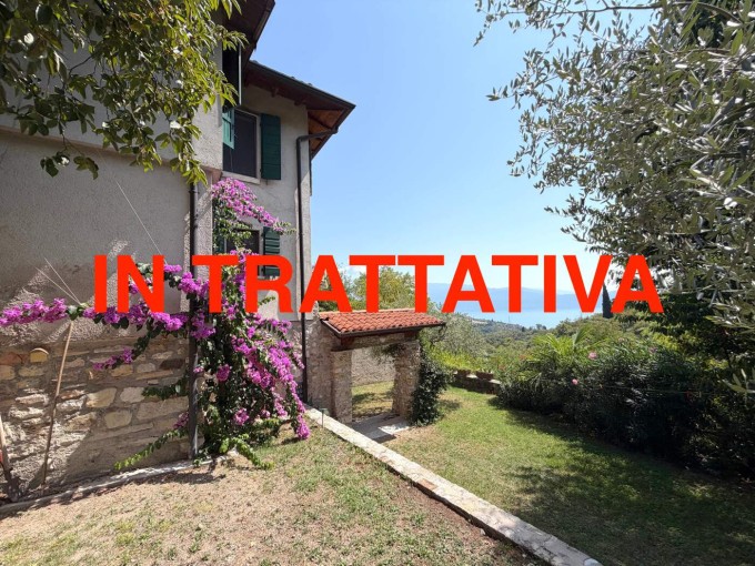 Casa indipendente immersa nel 