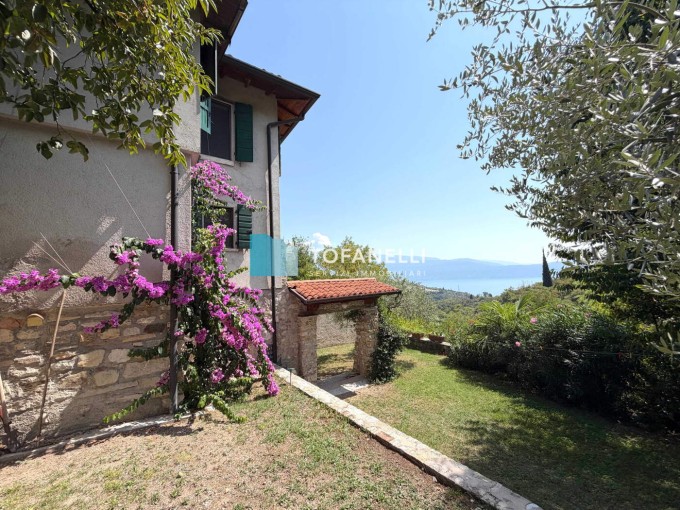 Casa indipendente immersa nel 