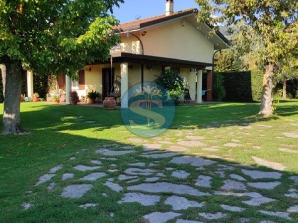 Villa in Affitto a Pietrasanta