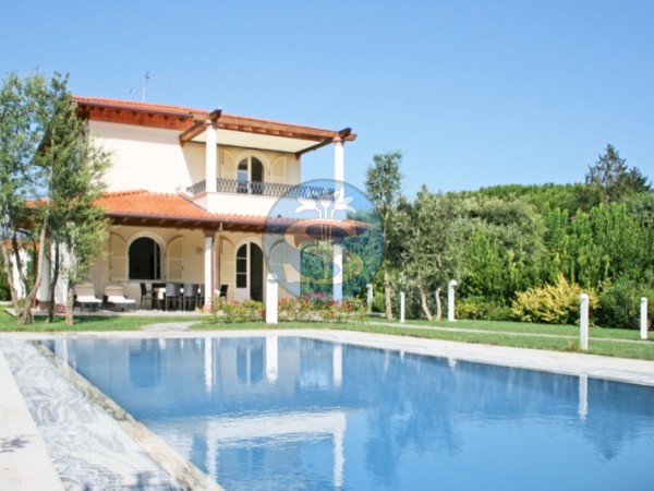 Villa in Rent a Forte Dei Marm