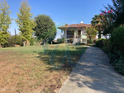 Villa con giardino a Borgonovo Val Tidone